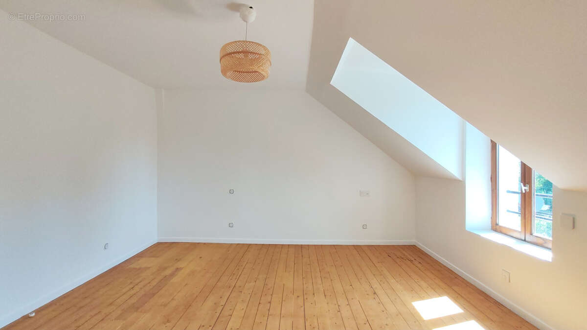 Maison Meulière rénovée   DPE C   Dépendance neuve de 40 m2   Aucun travaux - photo 4