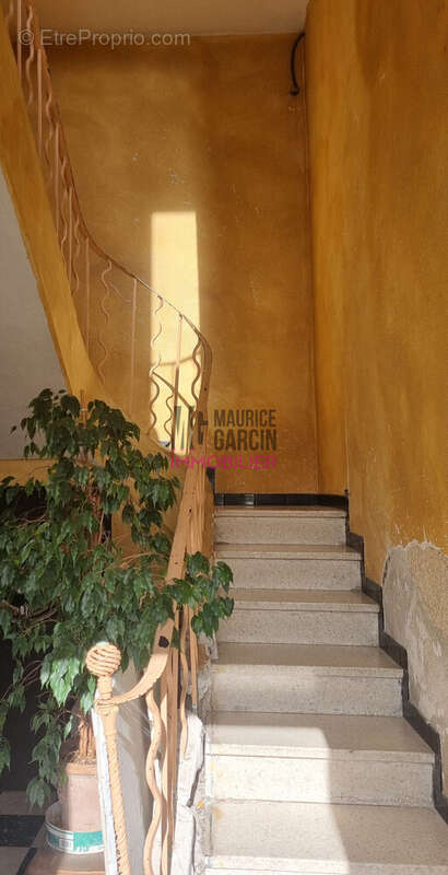 Maison à ENTRAIGUES-SUR-LA-SORGUE