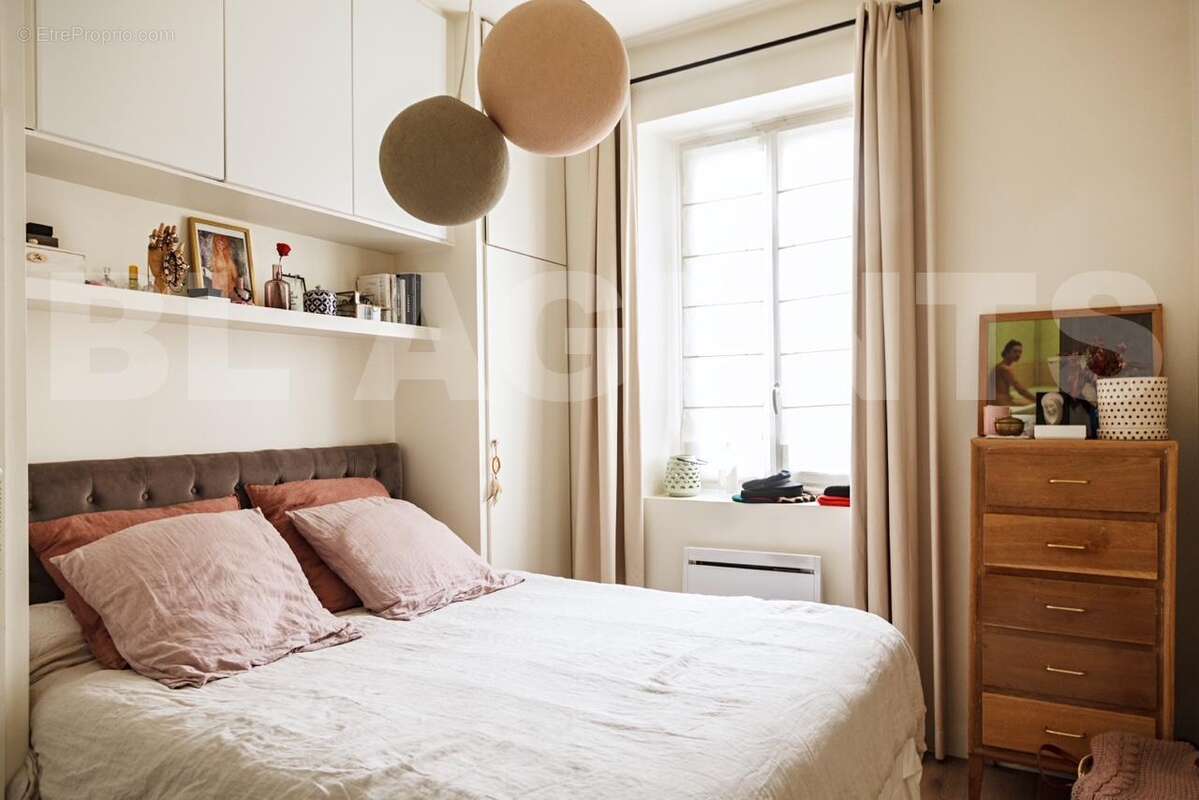 Chambre - Appartement à COURBEVOIE