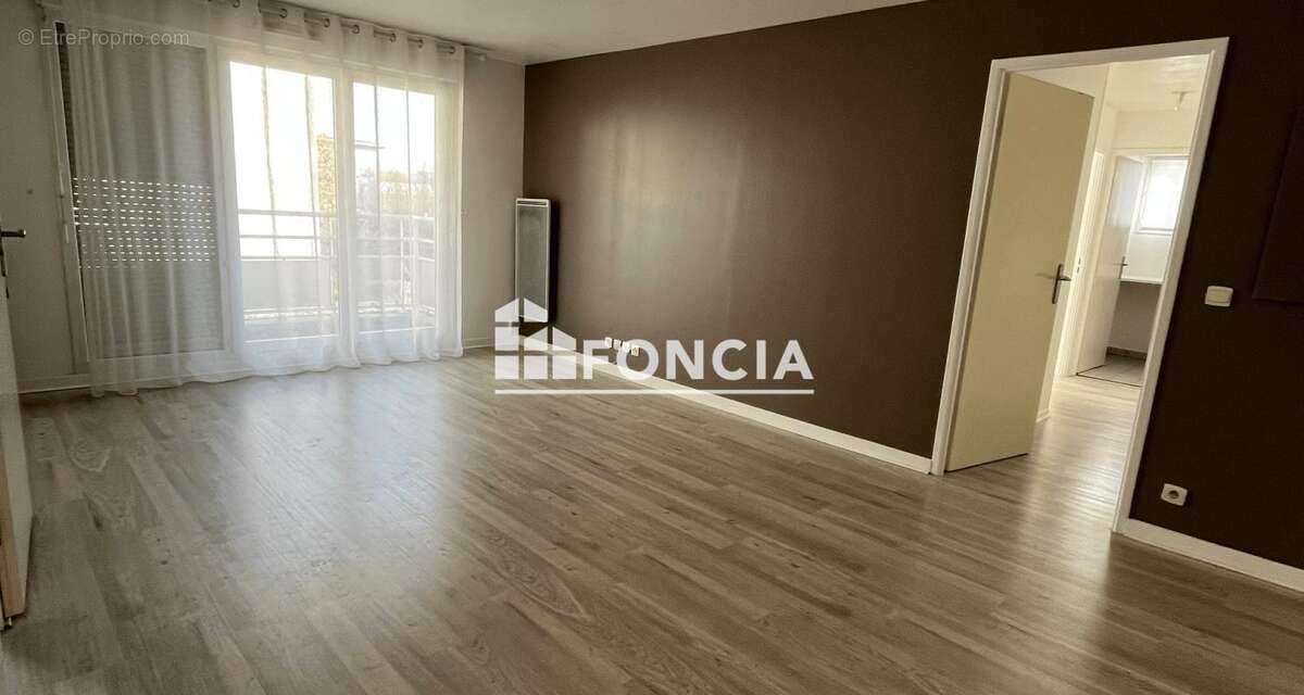 Appartement à DUGNY