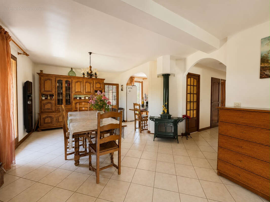 Maison 7 pièces - Quadruple exposition et environnement calme - photo 10