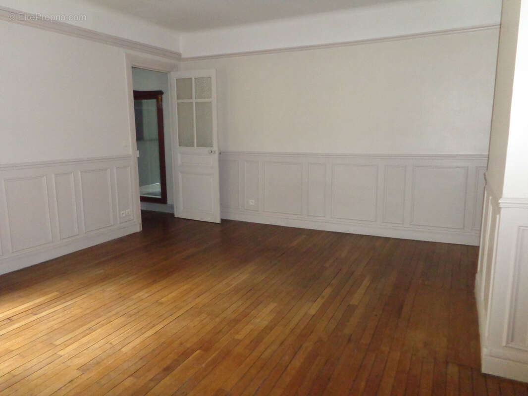 Opportunite hypercentre reims - superbe appartement t2 de 46m2 + 2 caves - photo 5