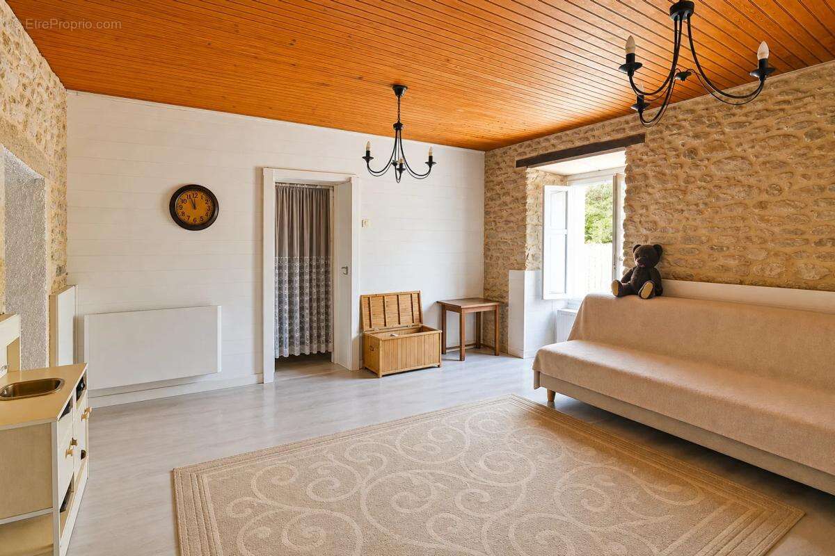 Maison de 7 pièces de 220 m² situé au Martinet - photo 7
