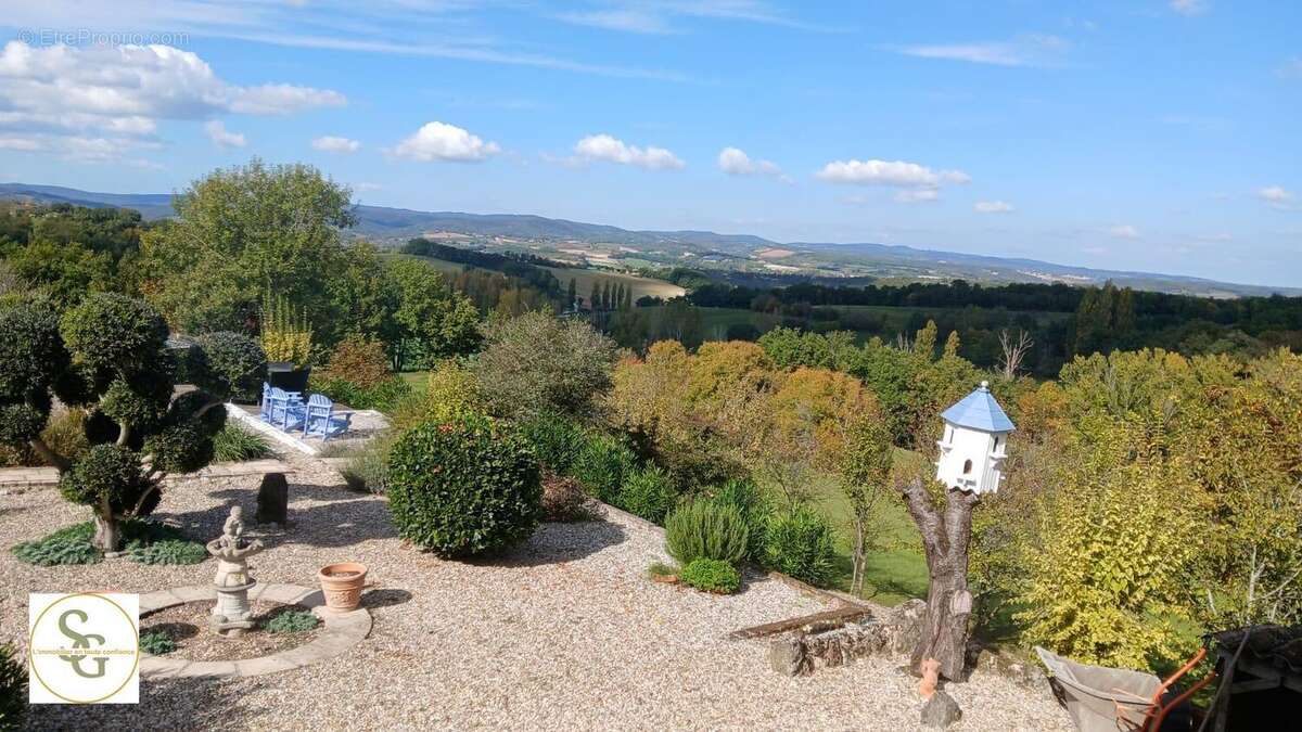   - Maison à CASTELNAU-DE-MONTMIRAL