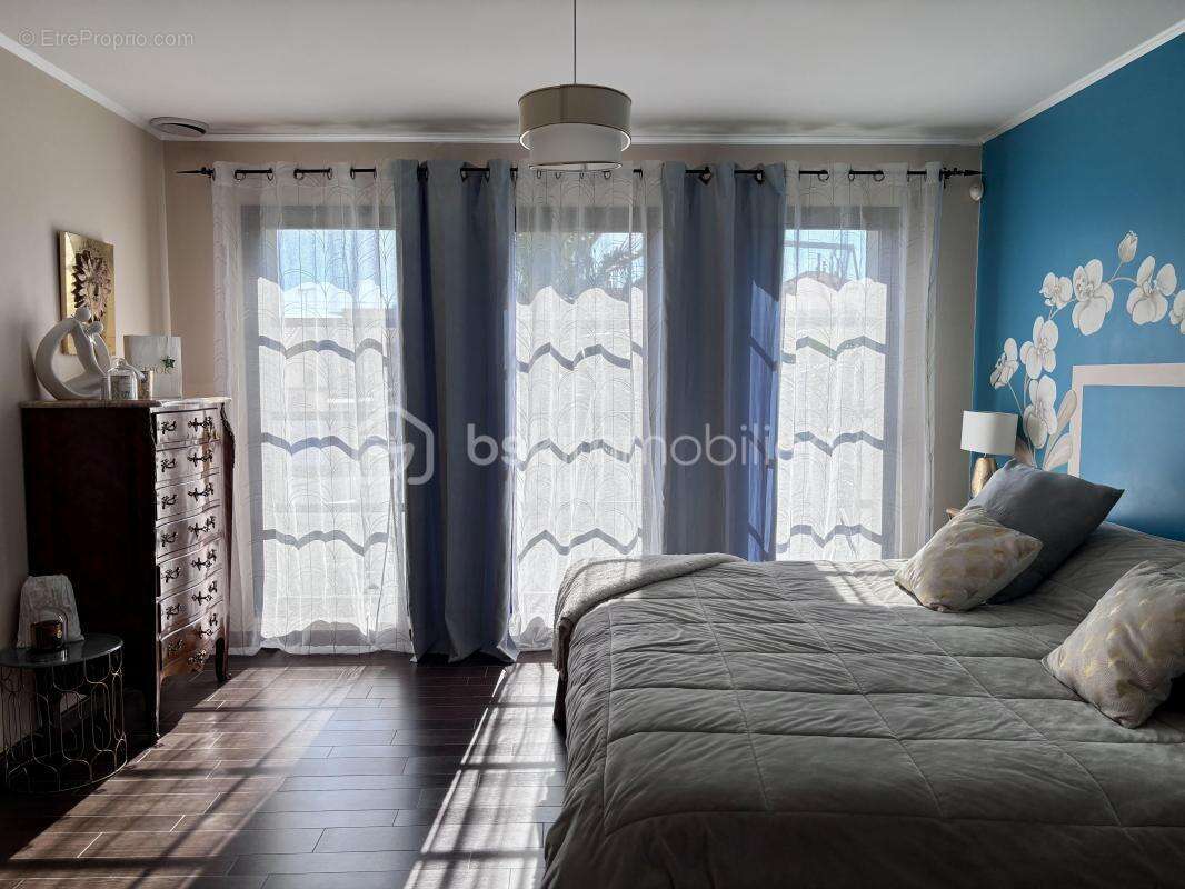 Agde – Maison T7 -  Plain-Pied - avec Piscine, Jacuzzi et garage - photo 18