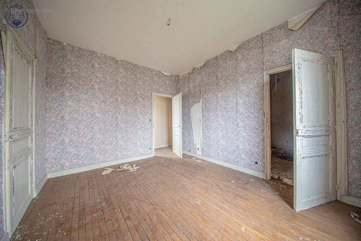 Maison de caractère à rénover, Saint-Mihiel, résidentiel . - photo 5