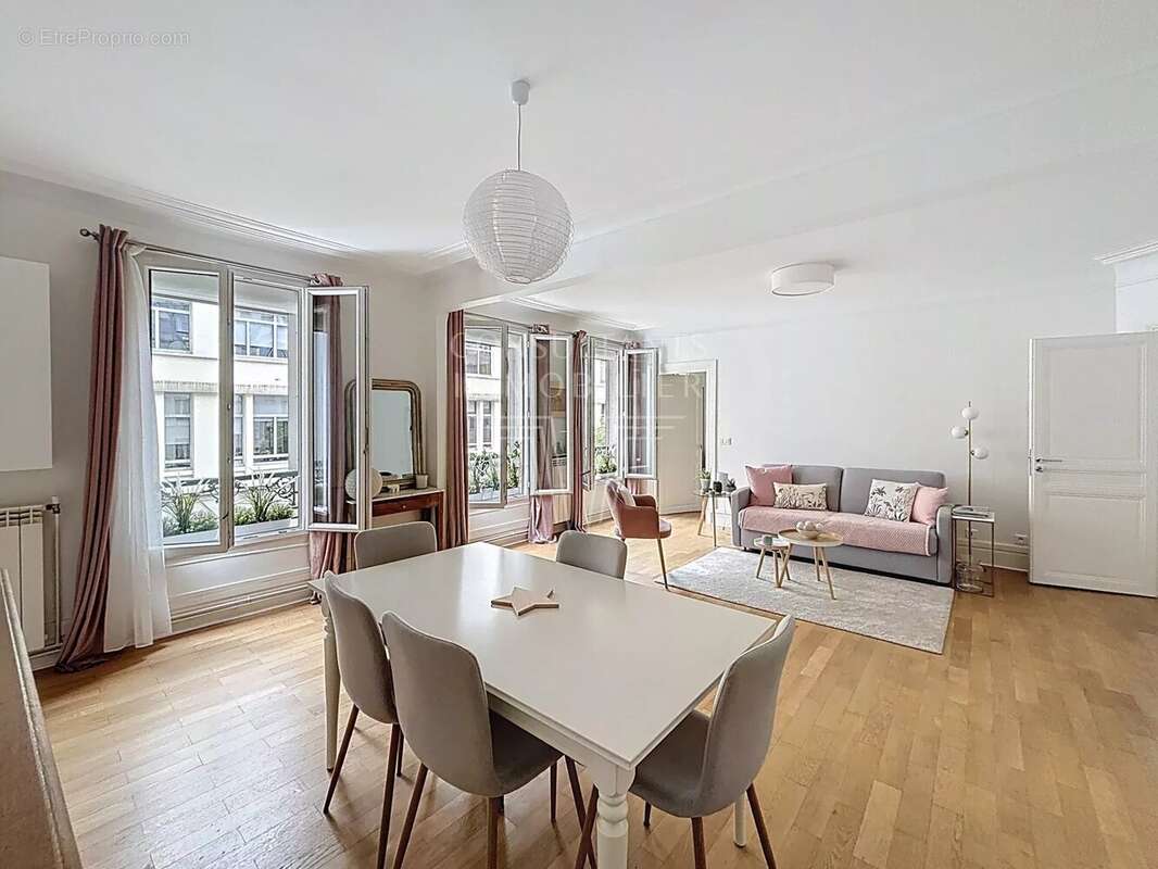 Appartement à PARIS-17E