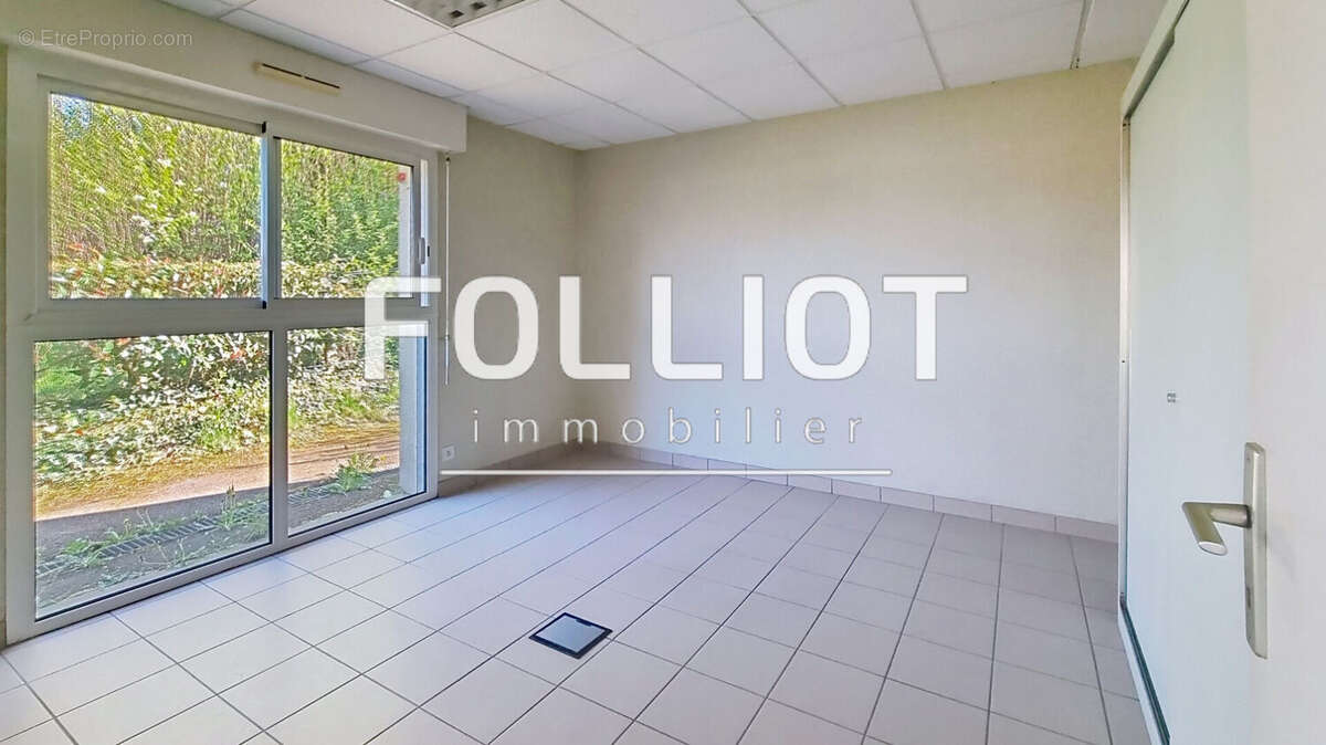 Commerce à FOUGERES