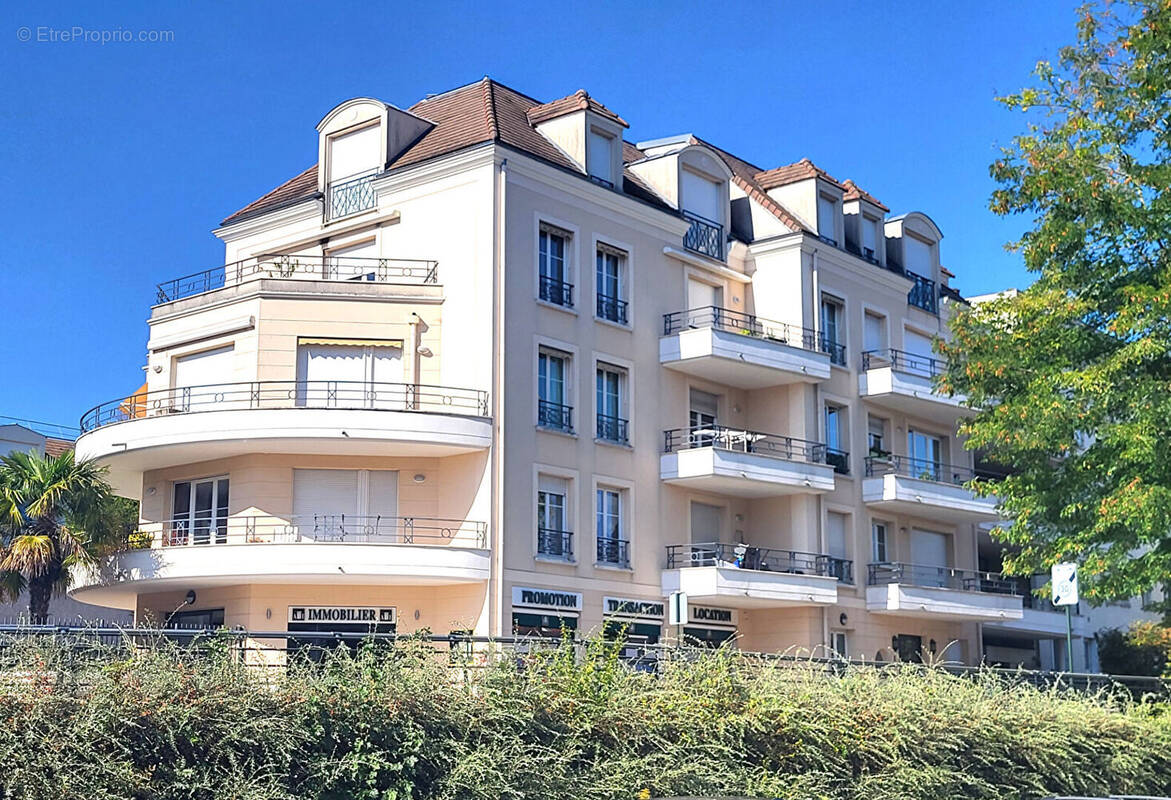 Appartement à LES CLAYES-SOUS-BOIS