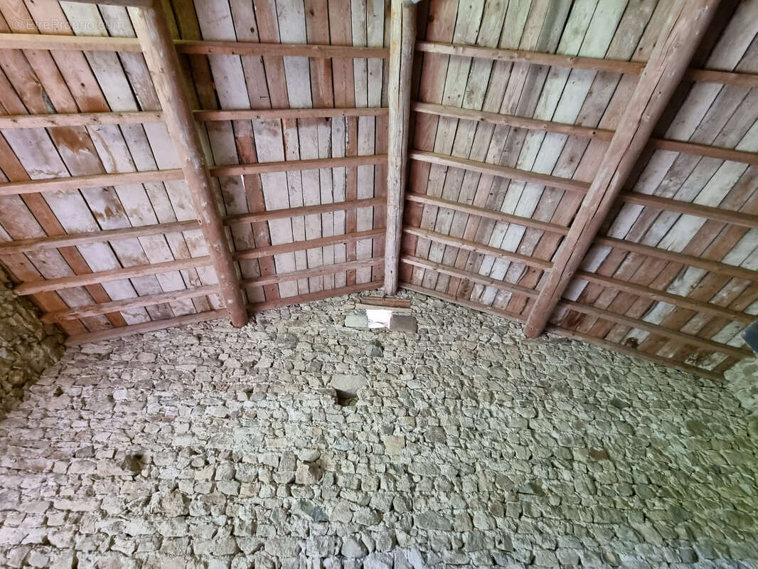 Maison à SAINT-AMANT-ROCHE-SAVINE