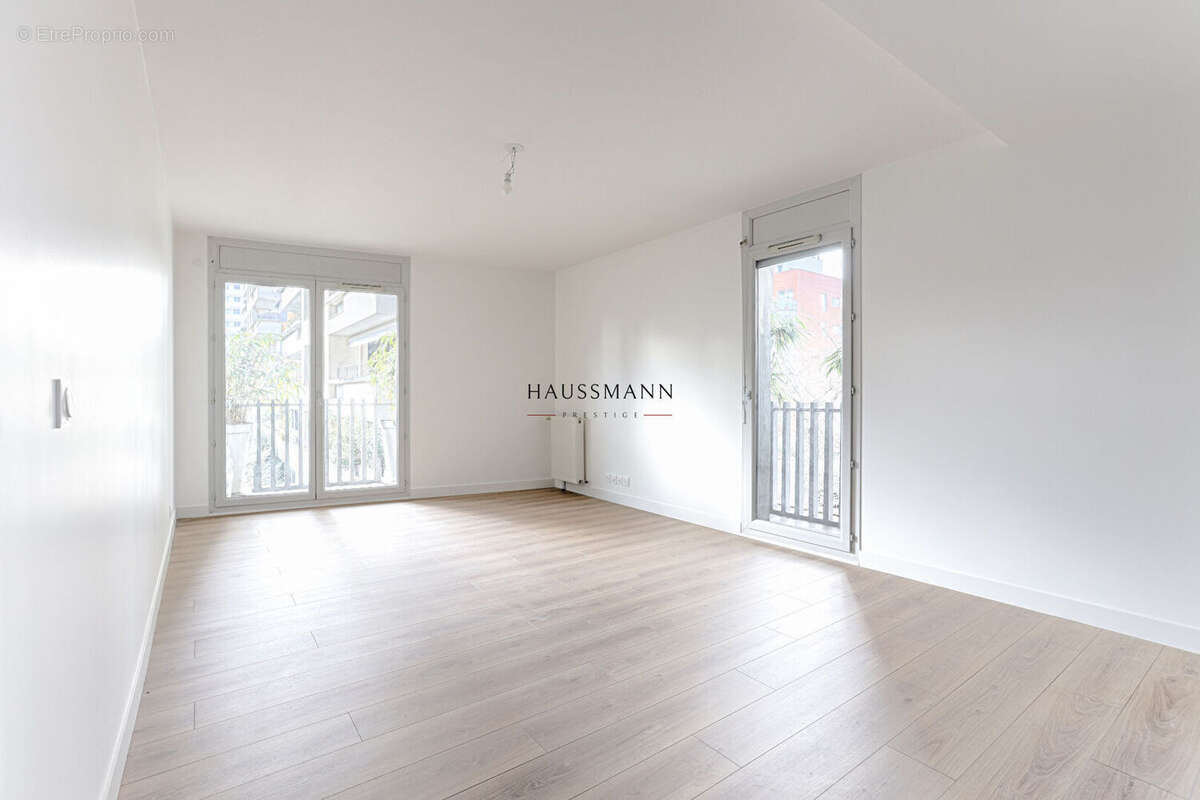 Appartement à PARIS-17E