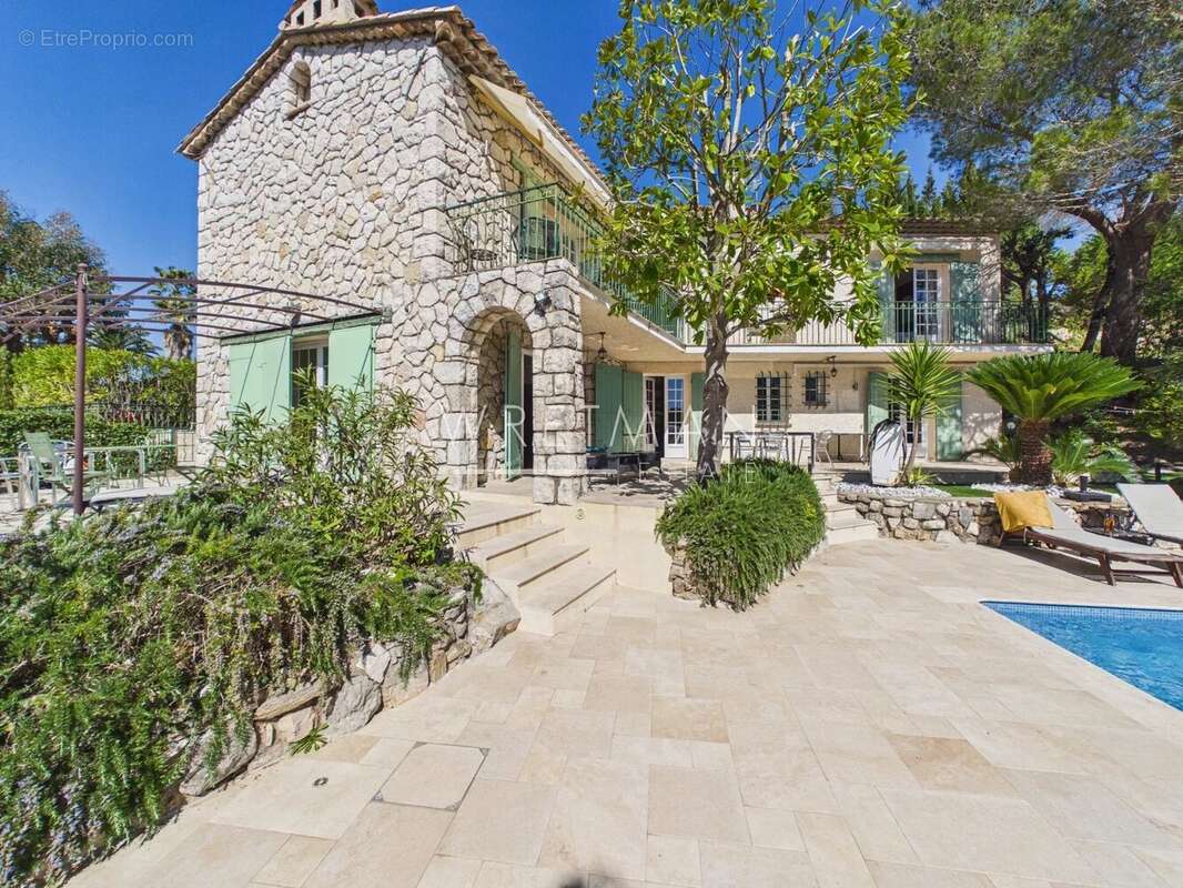 Maison à MANDELIEU-LA-NAPOULE