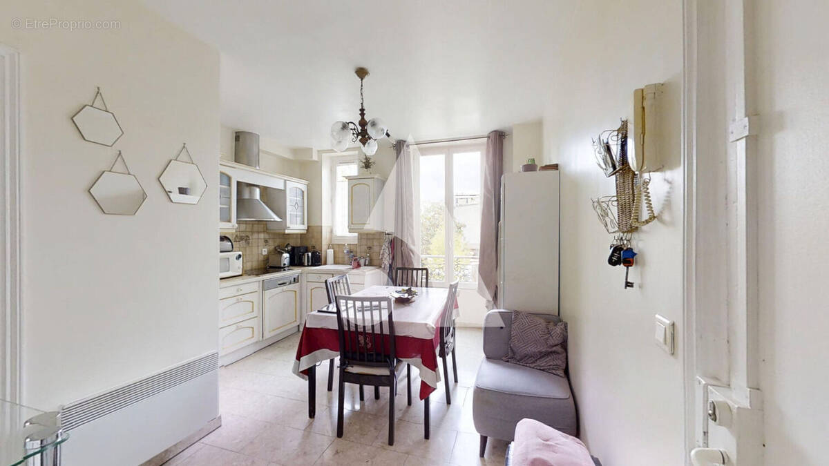 Appartement à LA GARENNE-COLOMBES