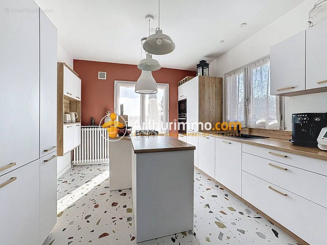 Maison à NIVOLAS-VERMELLE