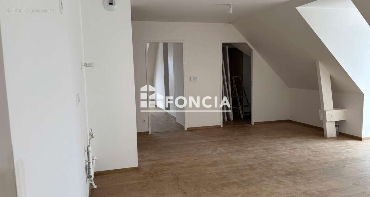 DERNIER ÉTAGE LUMINEUX appartement T4, belle terrasse orientée Sud, vue dégagée, double garage, prestations qualitatives - photo 6