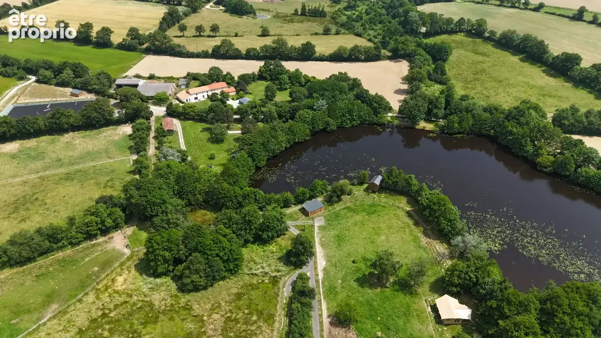 VENDEE 85 - SAINT FLORENT DES BOIS - Propriété Equestre / Loisirs -  Maison en Pierres 200m² - Activité d'hebergement  , 15 Hect - photo 2