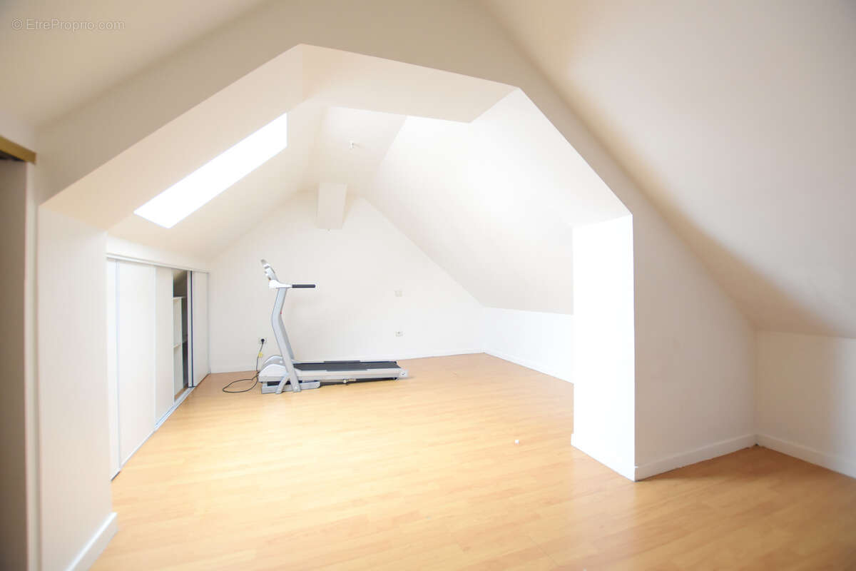 Appartement à LES ESSARTS-LE-ROI