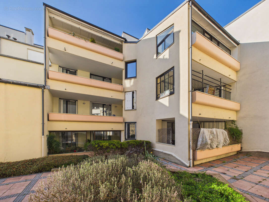 Appartement à SARTROUVILLE