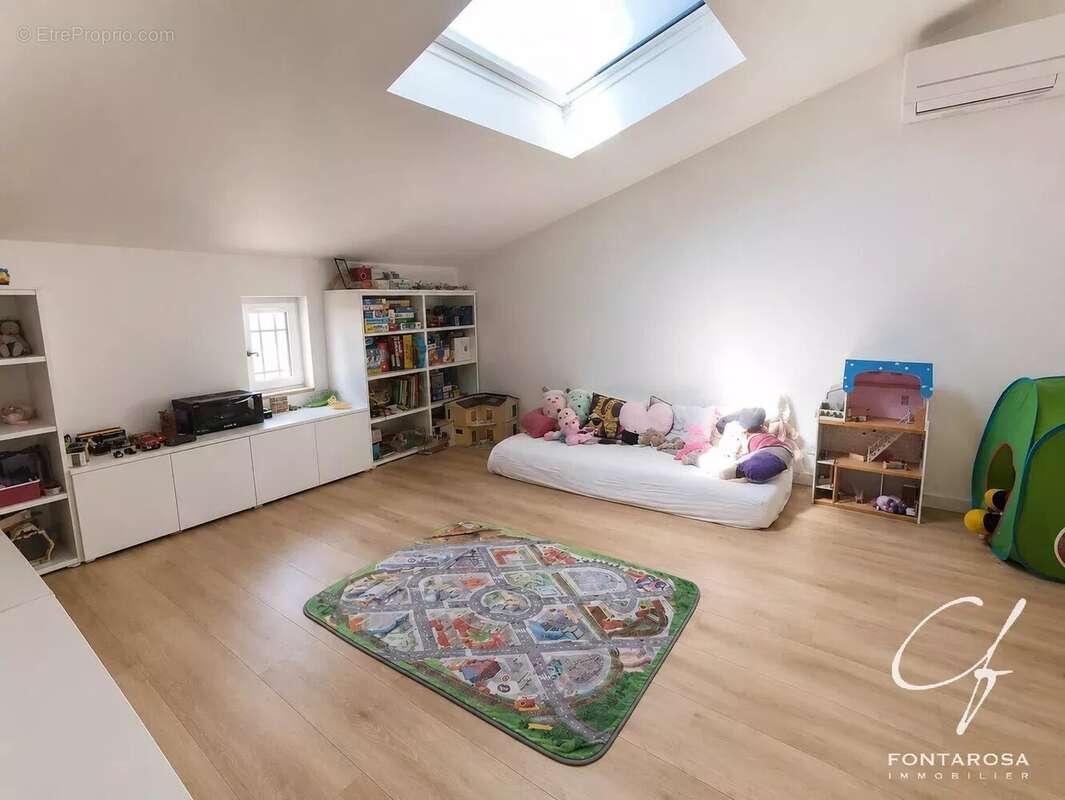Maison à ROQUEBRUNE-SUR-ARGENS
