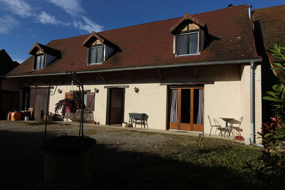 Maison à SAVIGNY-EN-REVERMONT