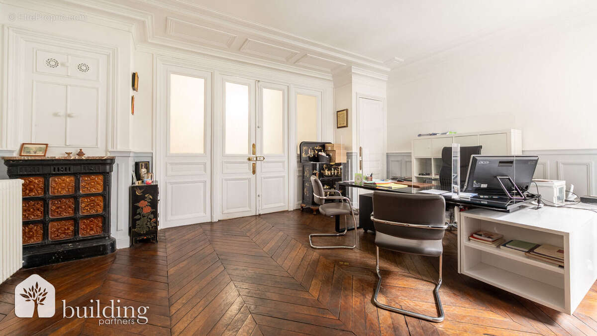 Square du Roule Paris 8ème - Appartement 6 pièces 130,66 m² - photo 3