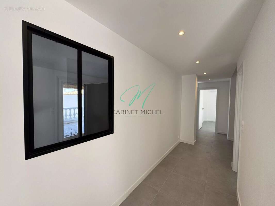 Appartement à LA ROQUETTE-SUR-SIAGNE