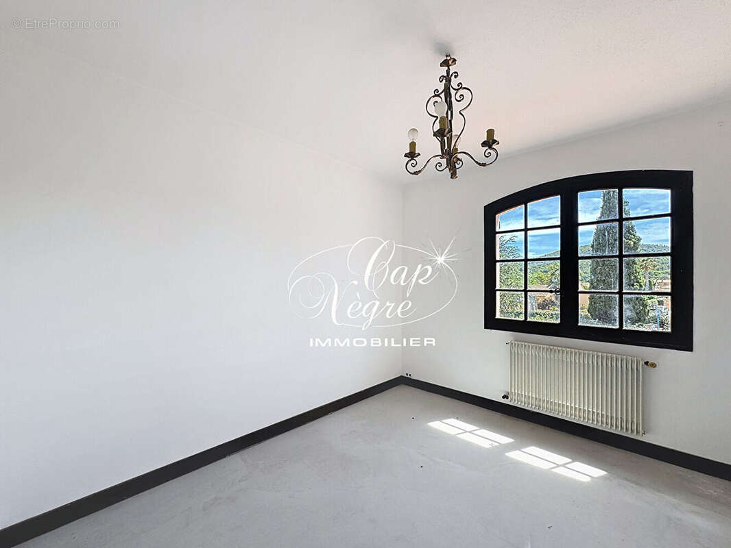 Maison de type 7/8 pièces à vendre à Bormes Les Mimosas - photo 13