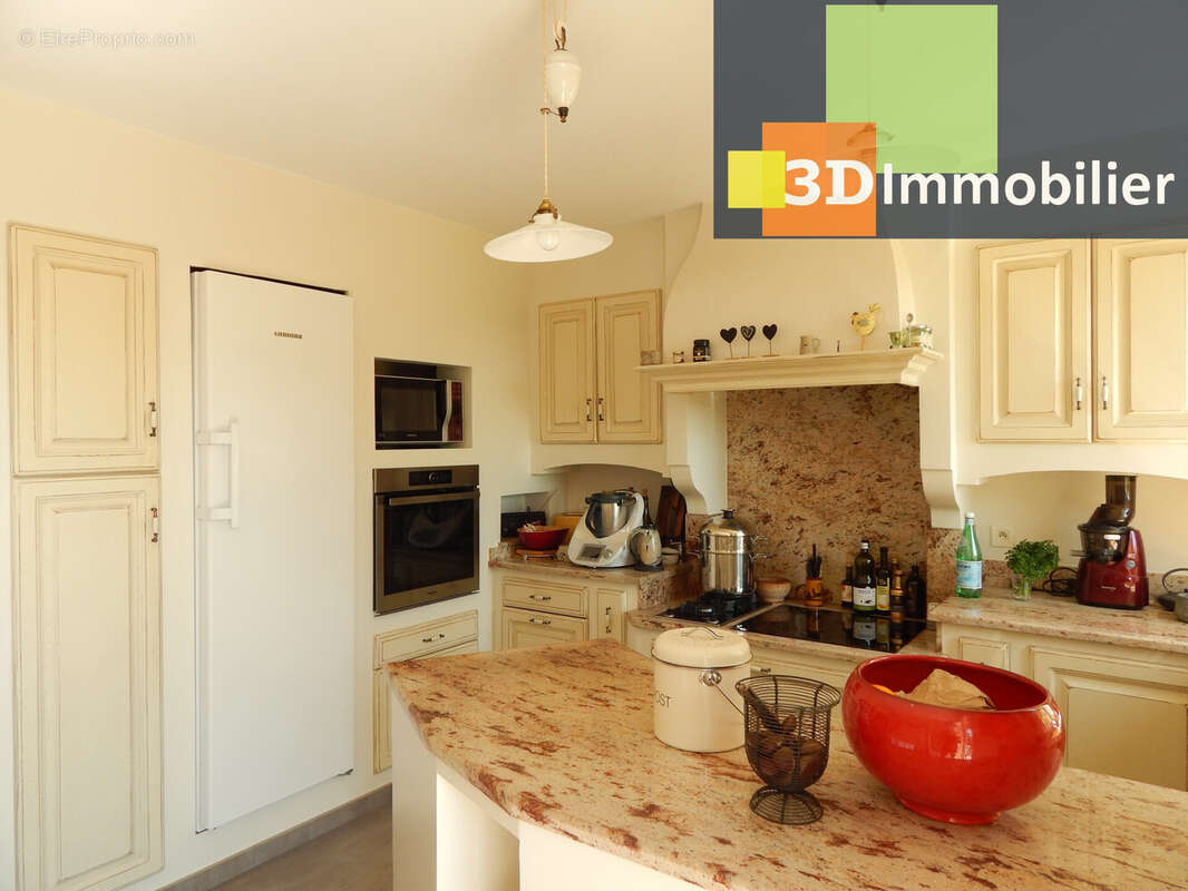 CUISINE ÉQUIPÉE 14 M² - Maison à LONS-LE-SAUNIER