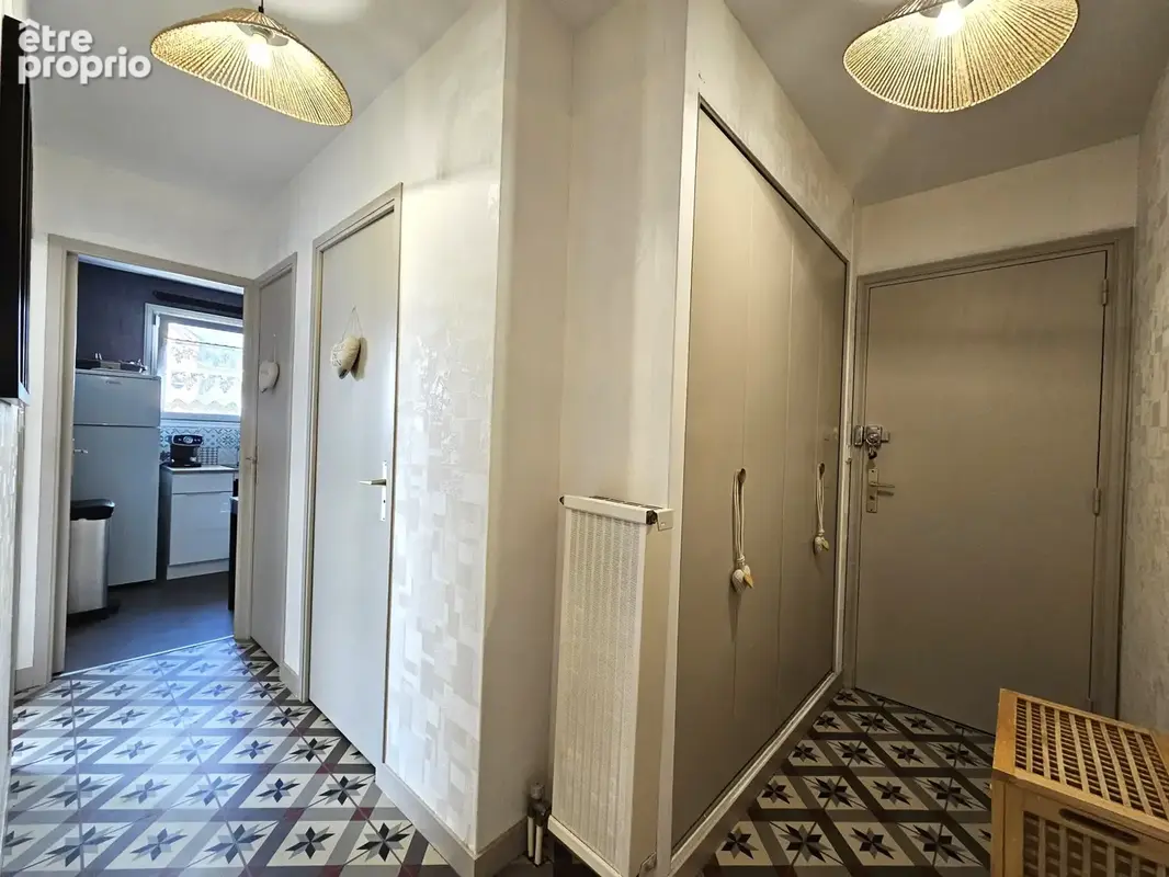 Appartement 2 pièces - rénové - Parking et cave - photo 4