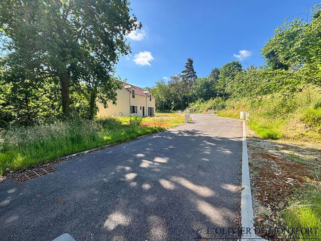 Terrain à MONTFORT-L&#039;AMAURY