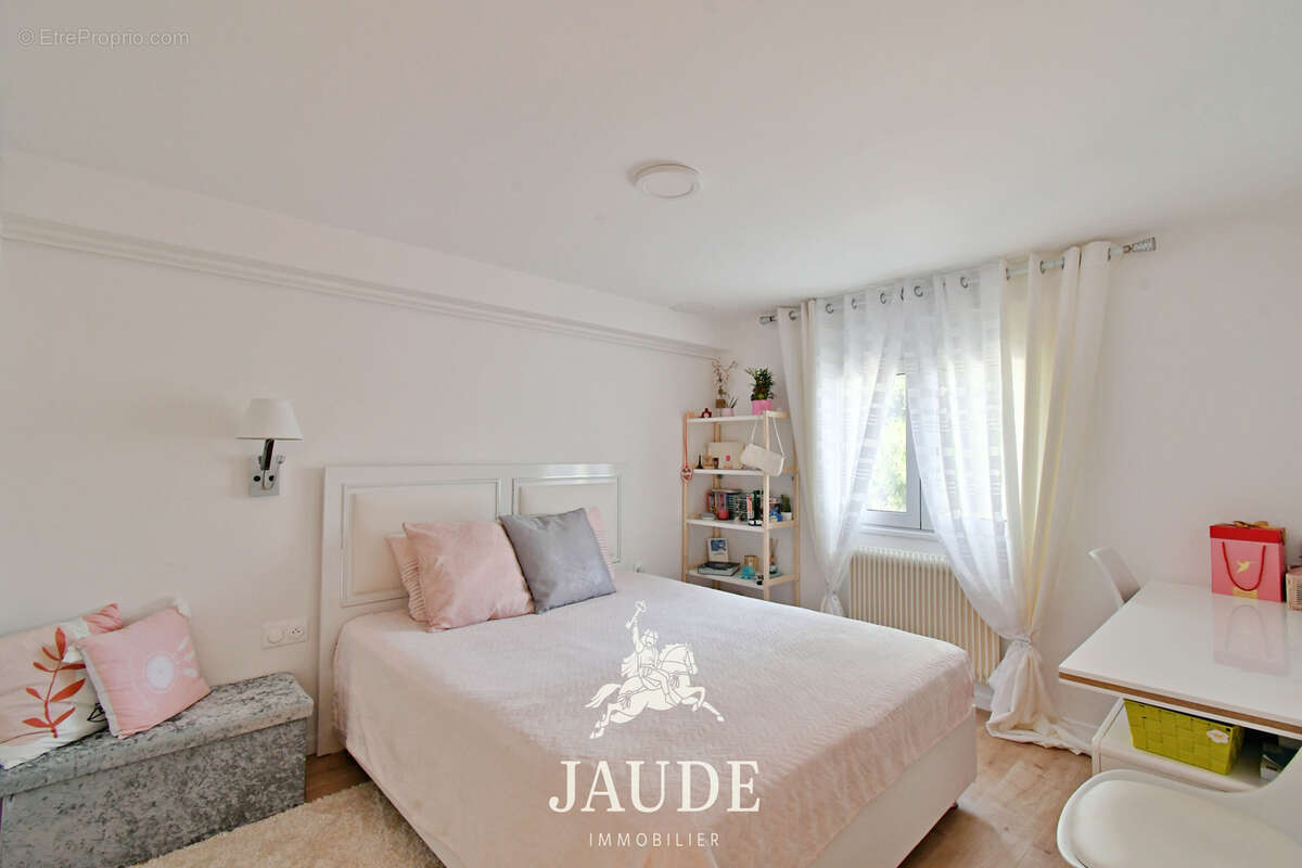 Maison 135 m2 avec jardin clos et arboré (453m2) ENTIÈREMENT RÉNOVÉE - photo 9