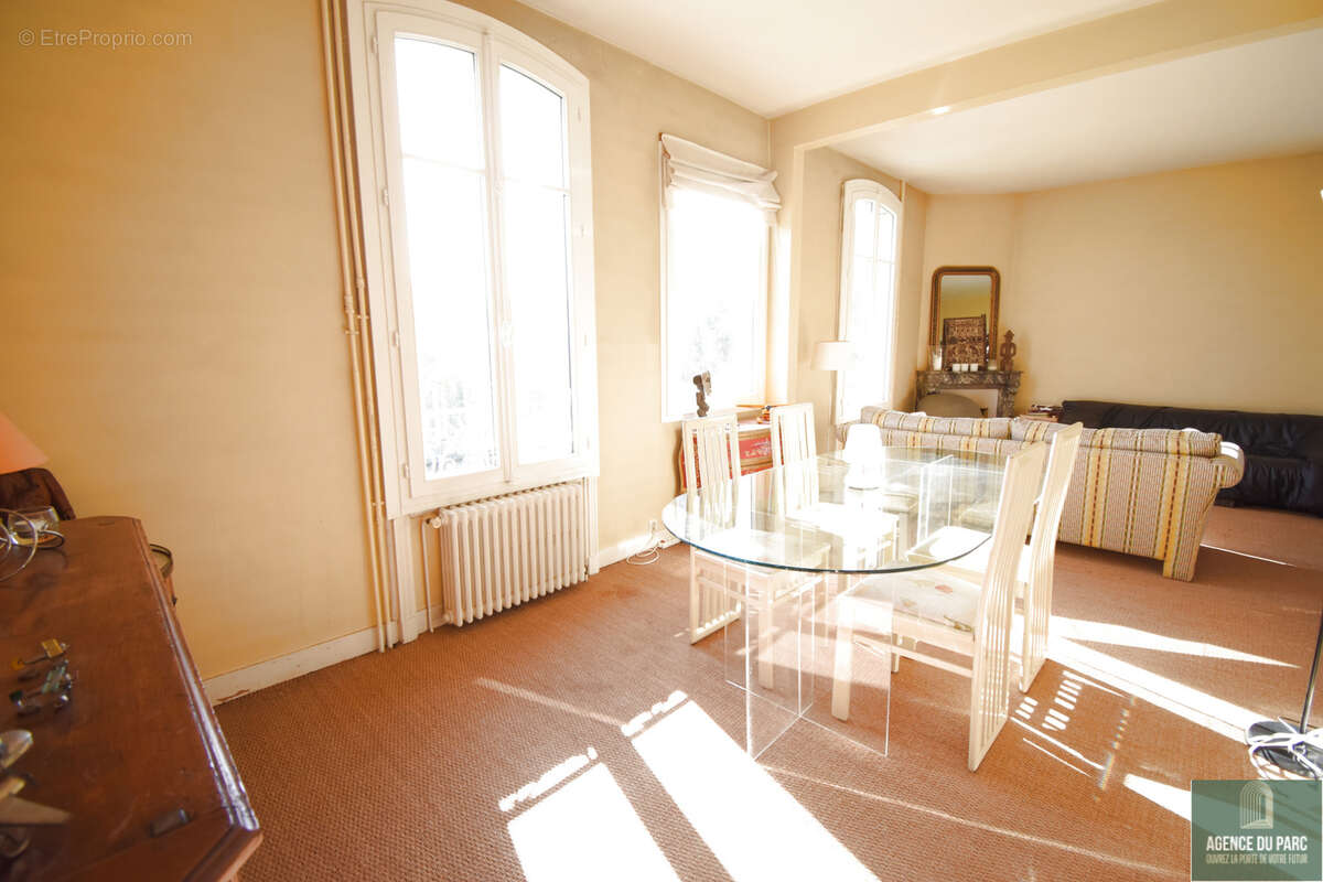 Maison à MARNES-LA-COQUETTE