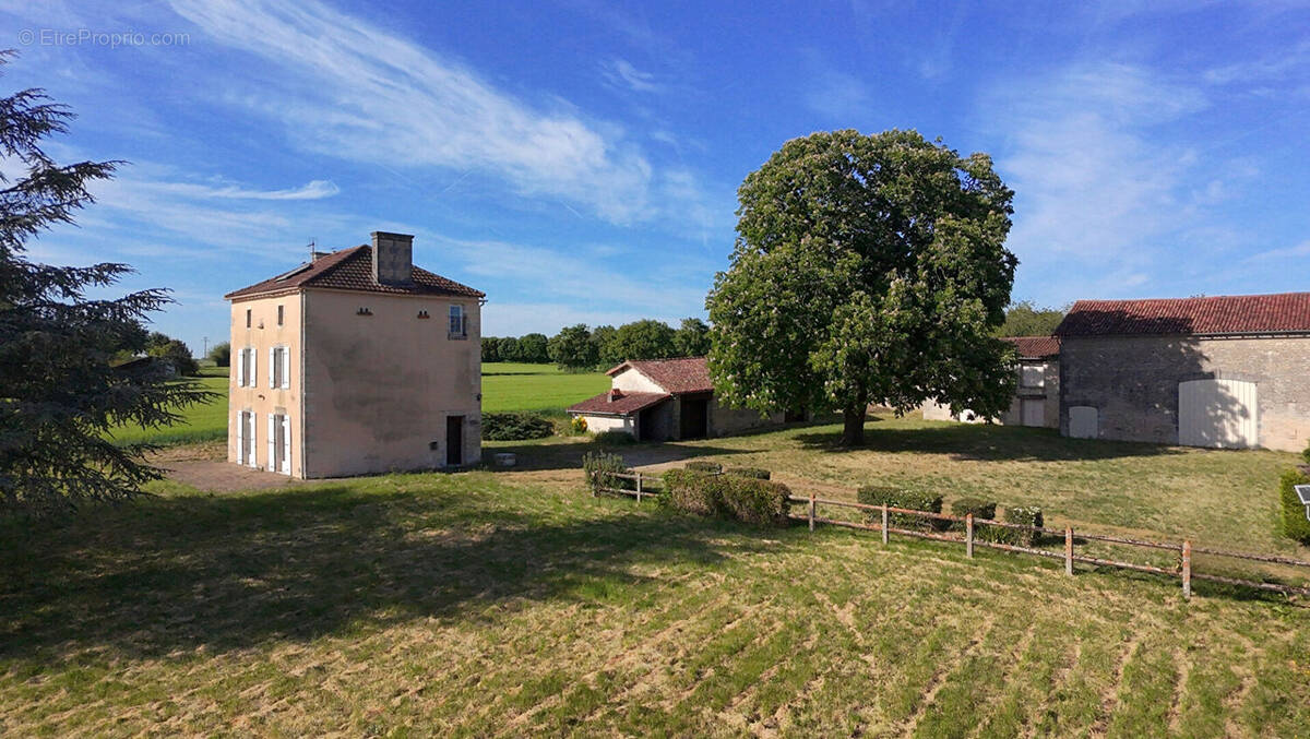 Maison à RUFFEC