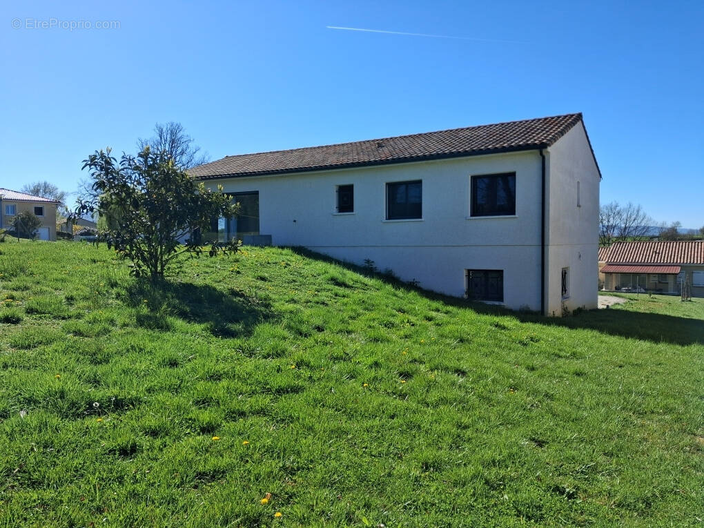 Maison à LESCOUT