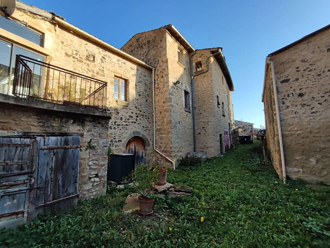 Maison à YRONDE-ET-BURON