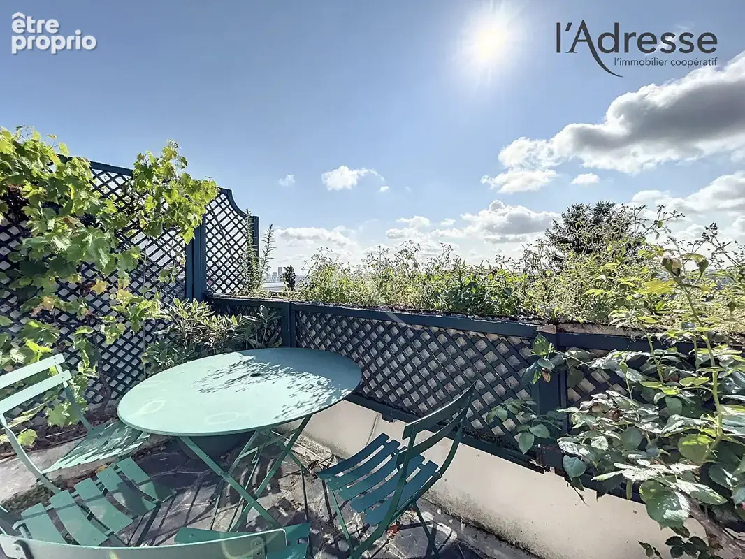 Suresnes (Mont Valérien) - Duplex de 140m² - Place de stationnement  et Box fermé  - Terrasse 7m² - photo 9