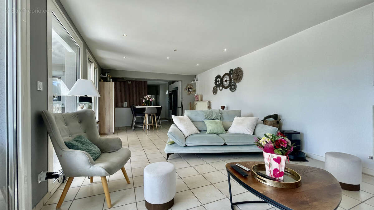 Maison à DECINES-CHARPIEU