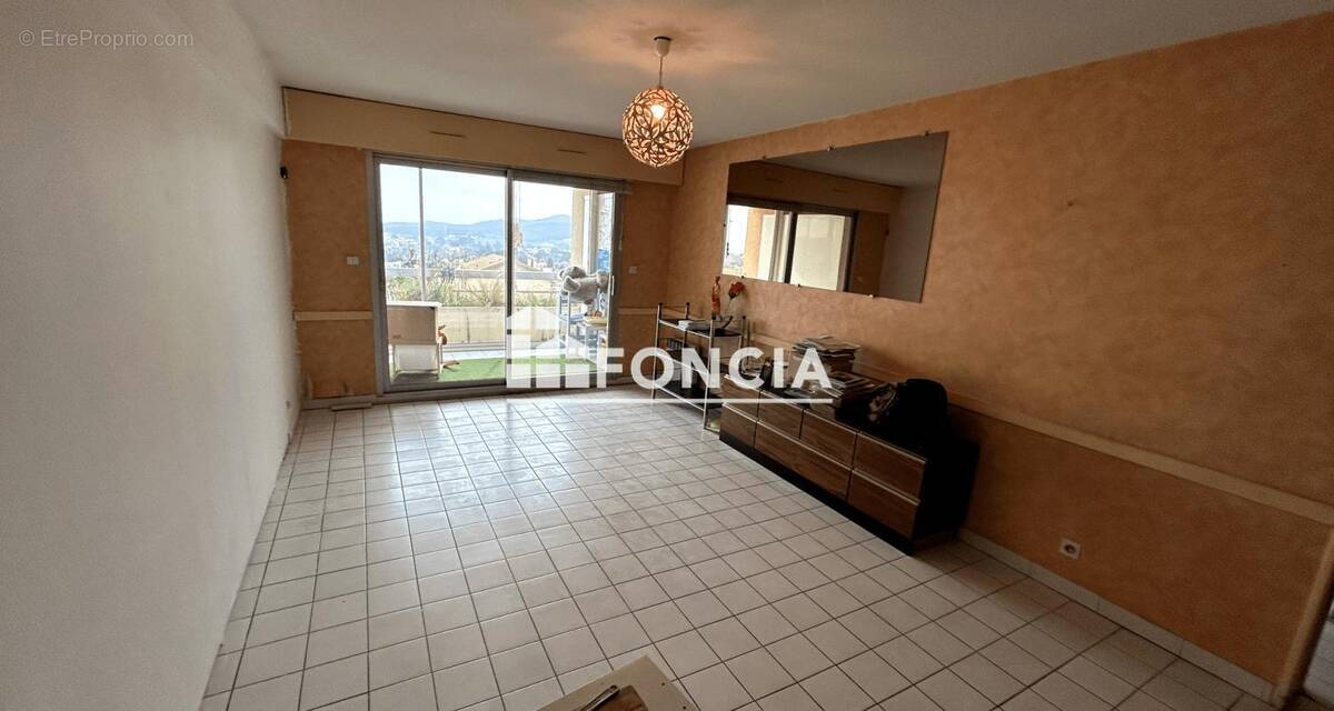 Appartement à BORMES-LES-MIMOSAS