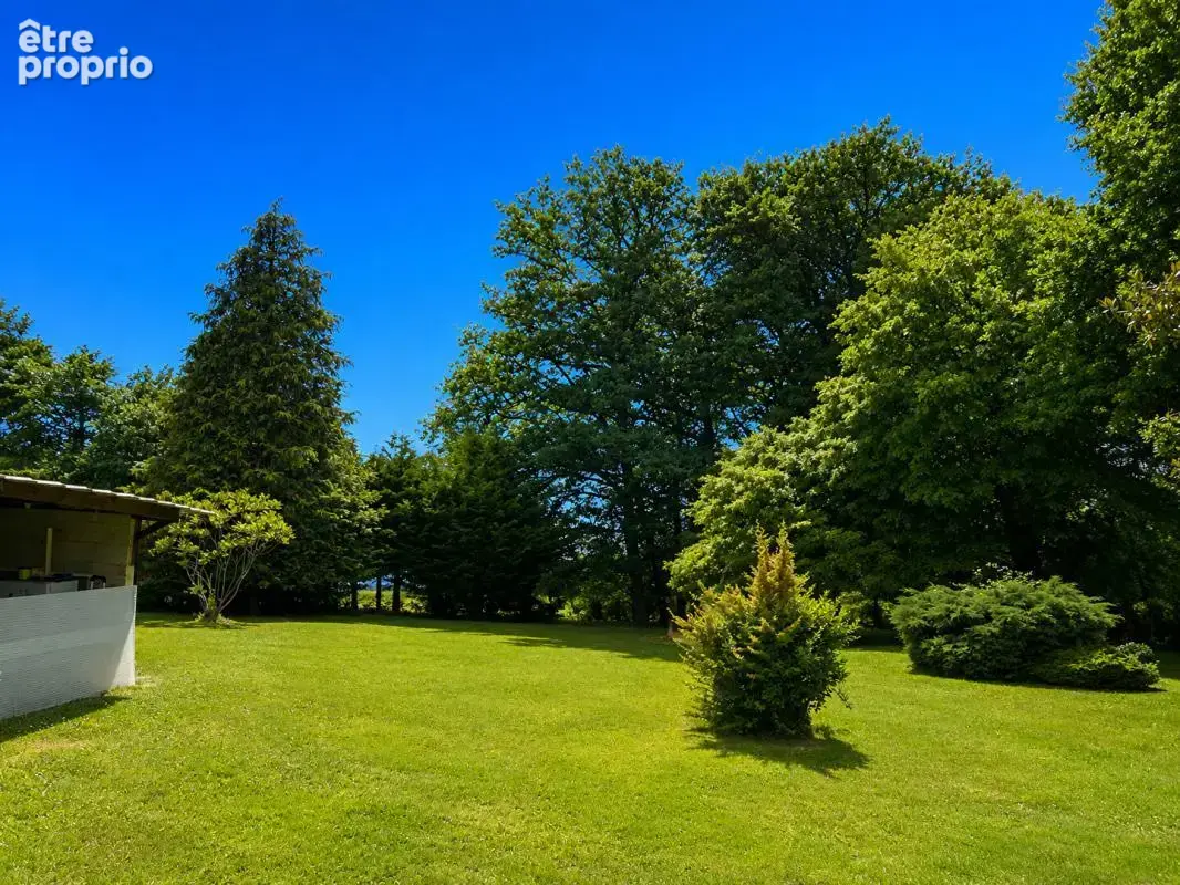 A vendre, maison familiale de plain-pied de 181 m² a Mensignac 24350 - photo 2