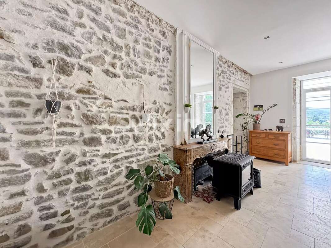Appartement à LA BEGUDE-DE-MAZENC