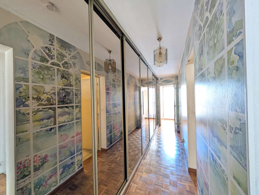 Appartement à MARSEILLE-6E