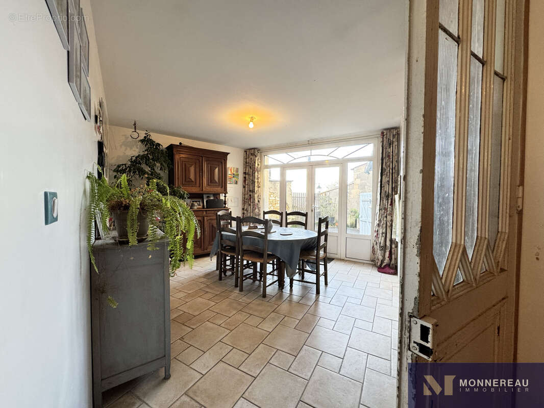 Maison à BARBEZIEUX-SAINT-HILAIRE