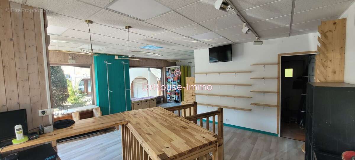 Commerce à MORILLON