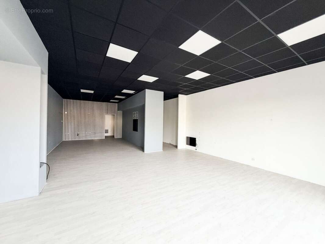 Commerce à CAVIGNAC