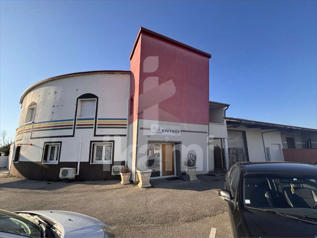 Commerce à MOURS-SAINT-EUSEBE