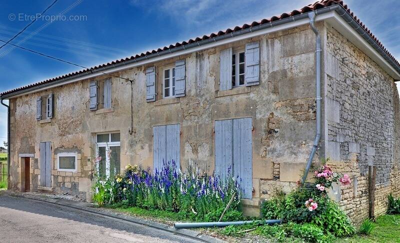 Maison à SAINT-SULPICE-DE-COGNAC