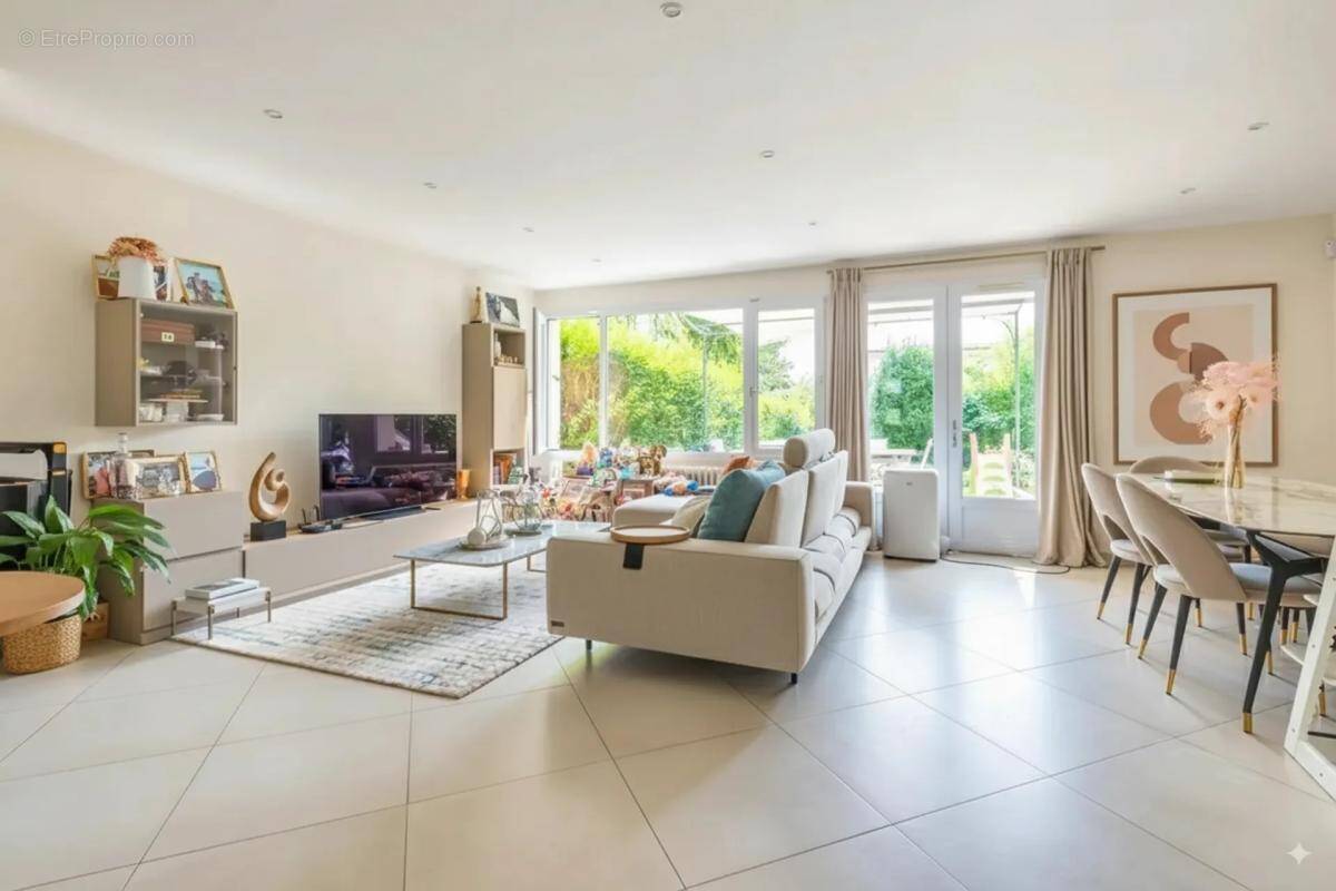 Maison à LA CELLE-SAINT-CLOUD