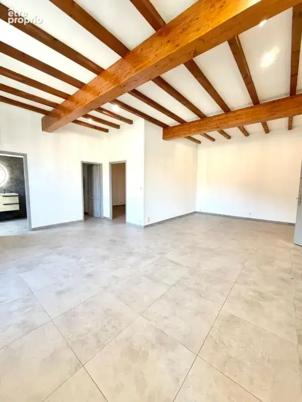 T2 de 75 m² avec 2 places de parking et combles aménageables - photo 2