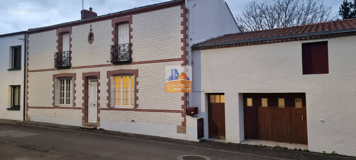 Maison à BOUGUENAIS