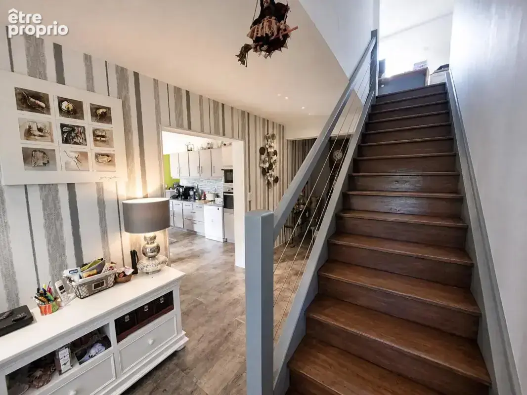 Maison de 7 pièces de 221 m² à Saint-Mathieu - photo 4